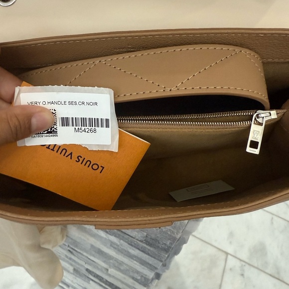 LOUIS VUITTON Very One Handle Sesame Creme - Picture 4 of 4